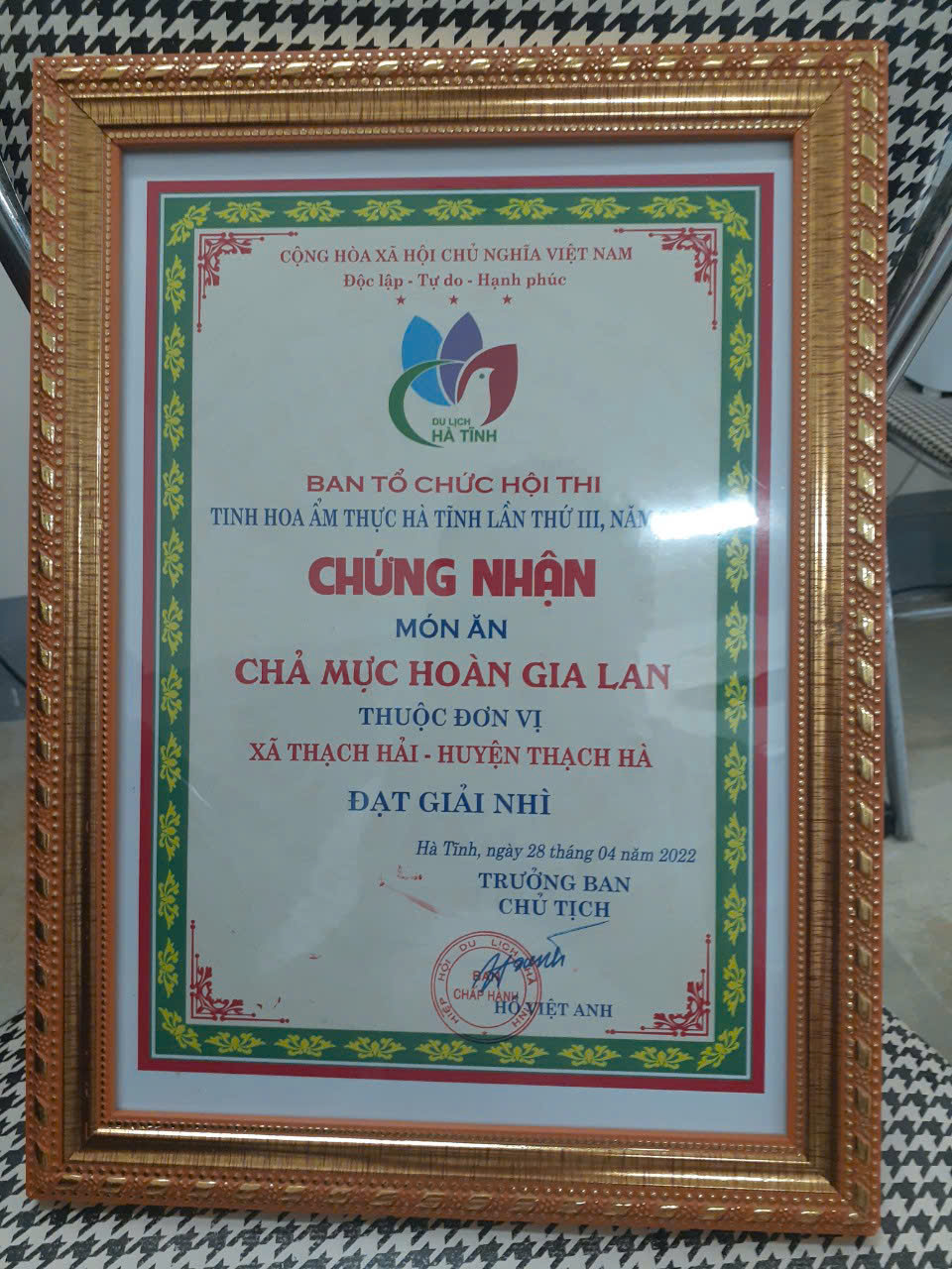 cha-muc-gia-tay-hoang-gia-lan